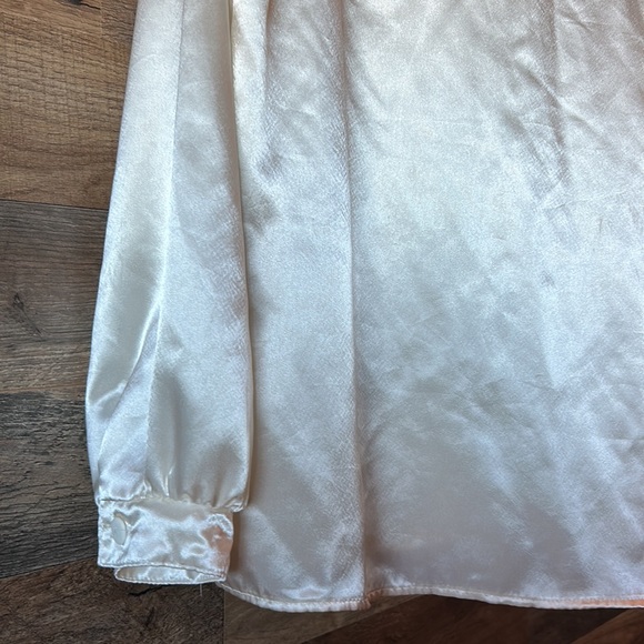 Vintage Norton McNaughton silky blouse with lace collar PTP: 21 1/2 L: 26 inches - Picture 10 of 16